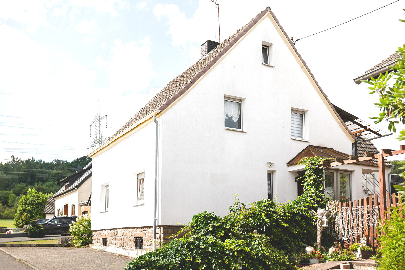 Außenansicht des Hauses von Wolffs Revier in Pracht-Niederhausen, Westerwald